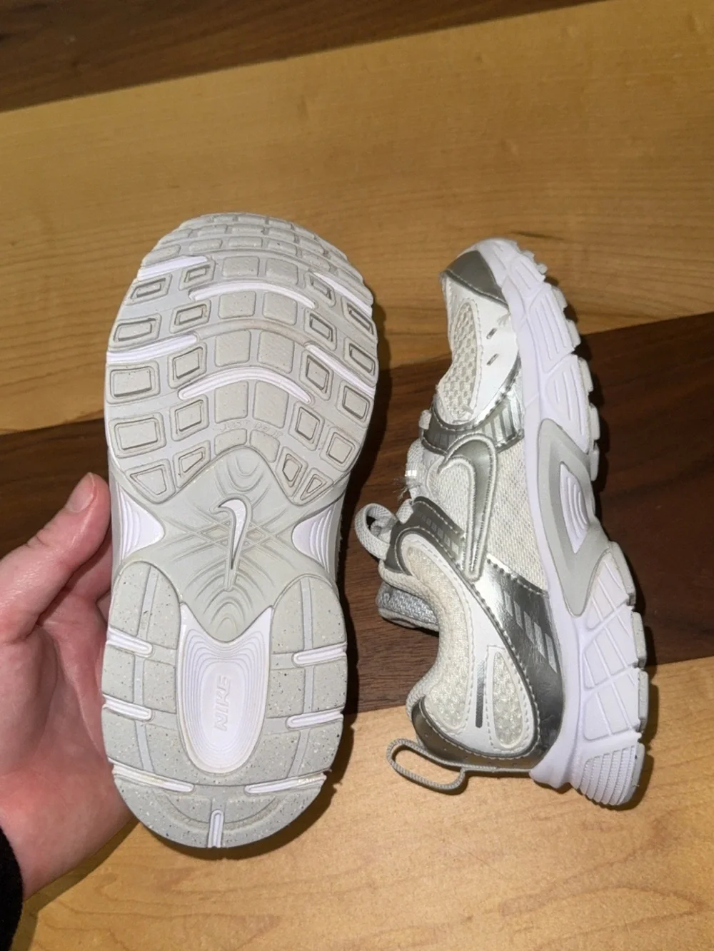 Nike Kids V5 RNR Sneakers in White and Light Gray